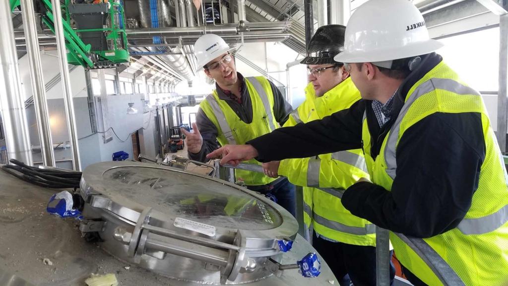 澳门足彩app employees working in distillery.